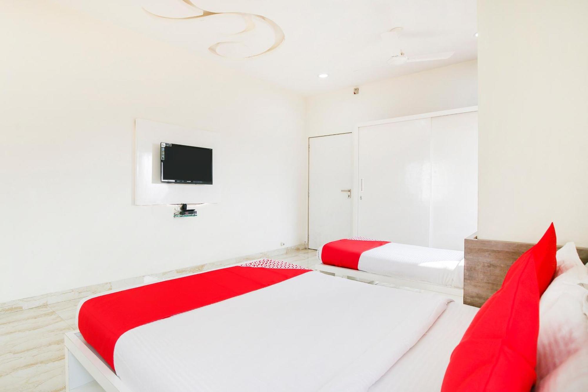Hotel O Shiv Vatika Banquet & Rooms Bhatha Bagian luar foto