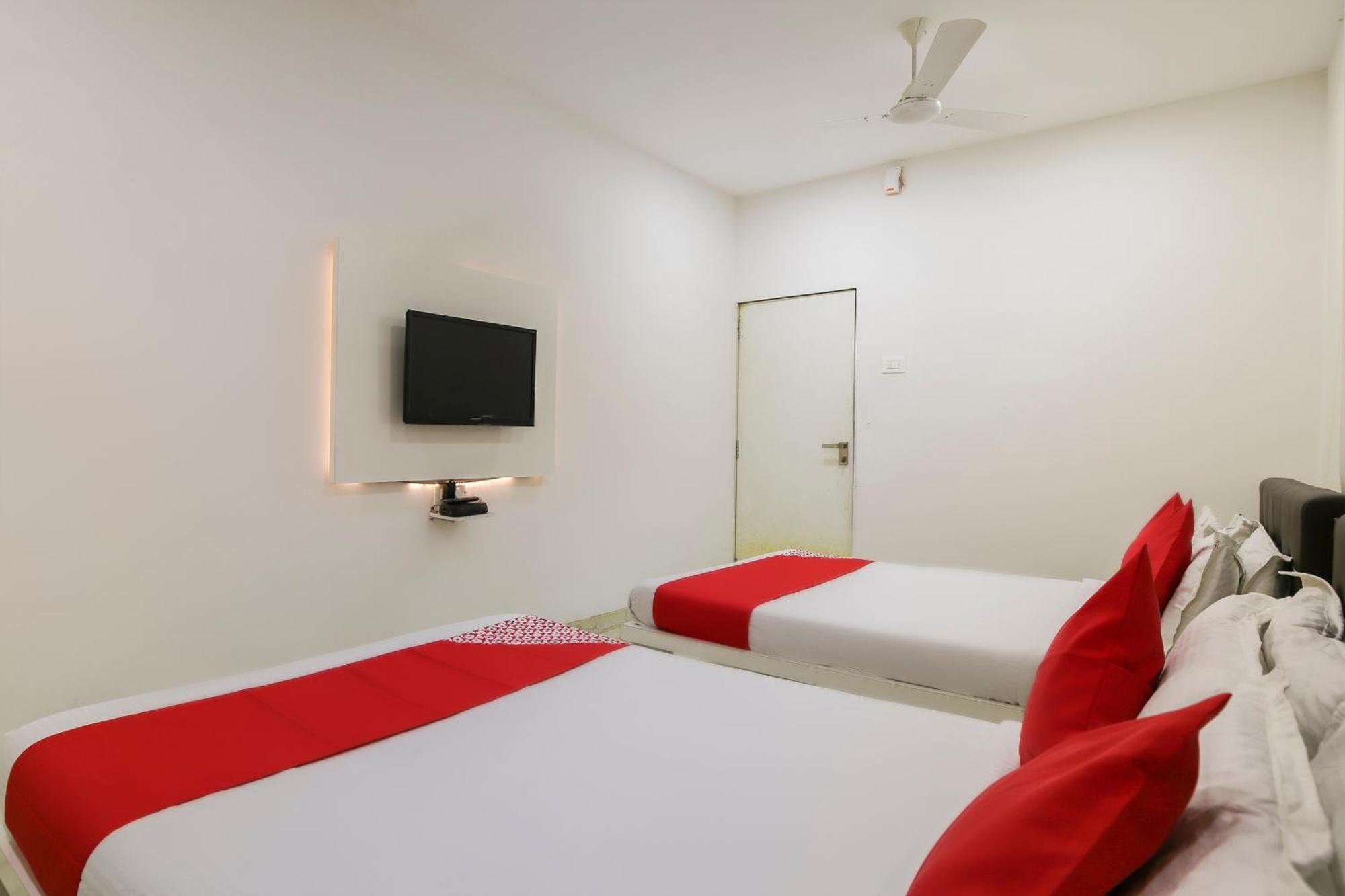 Hotel O Shiv Vatika Banquet & Rooms Bhatha Bagian luar foto