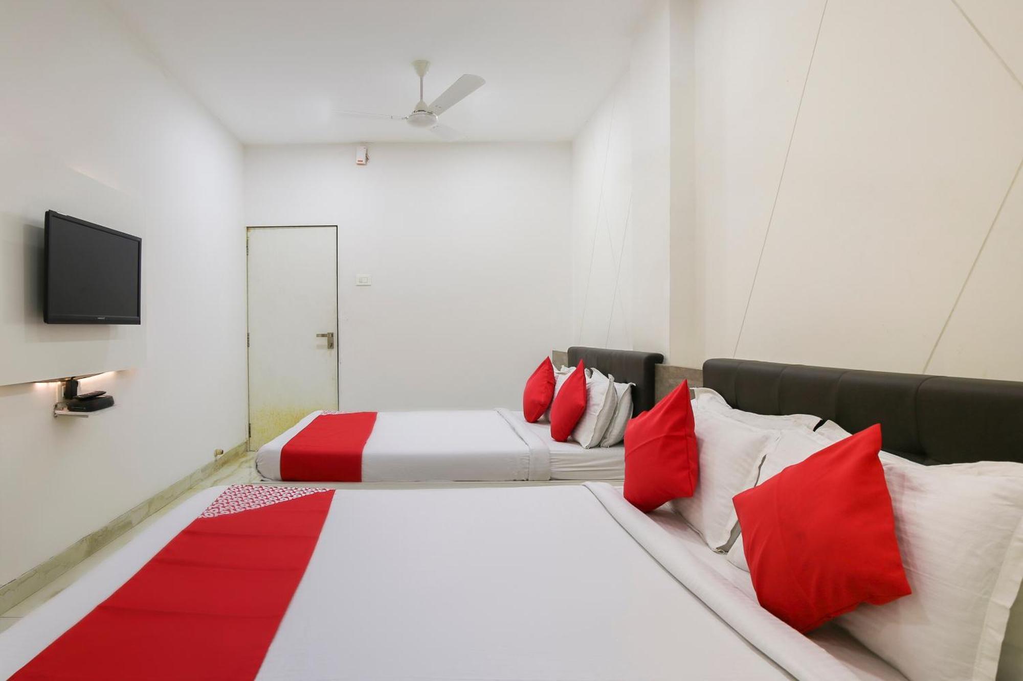 Hotel O Shiv Vatika Banquet & Rooms Bhatha Bagian luar foto